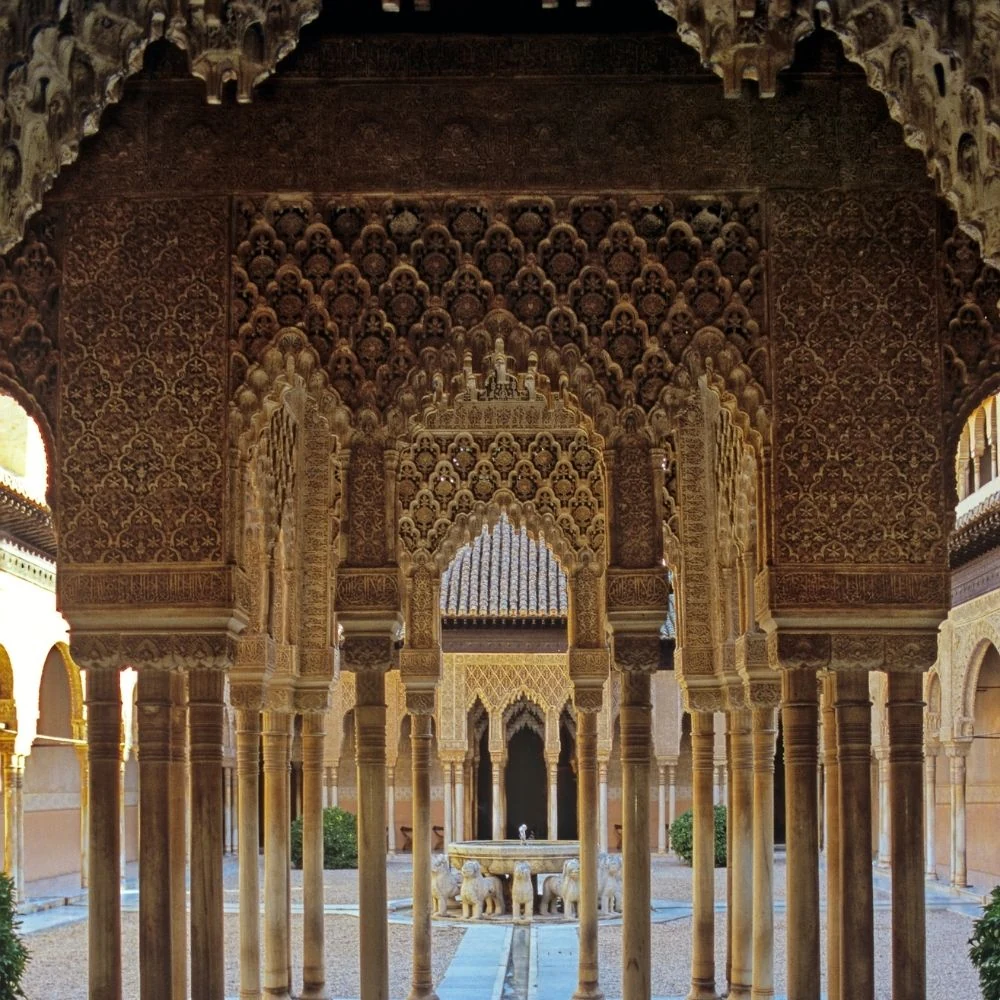 Decoración de mocárabes en los Palacios Nazaríes de la Alhambra